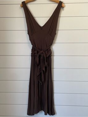 BCBGMaxAzria Brown Sleeveless V-Neck knee length Dress with Waist Tie rouching